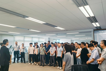 山本社长始终重视与员工的沟通，积极倾听大家的心声
