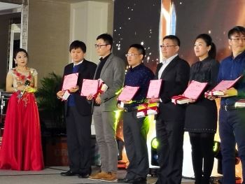 280名应试者中仅有8人获此殊荣是很优秀的成果。