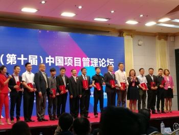 开发三部3课课长负责管理的大连团队与总公司的开发团队共同合作