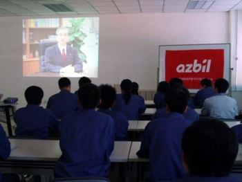认真地观看了一部短篇宣传